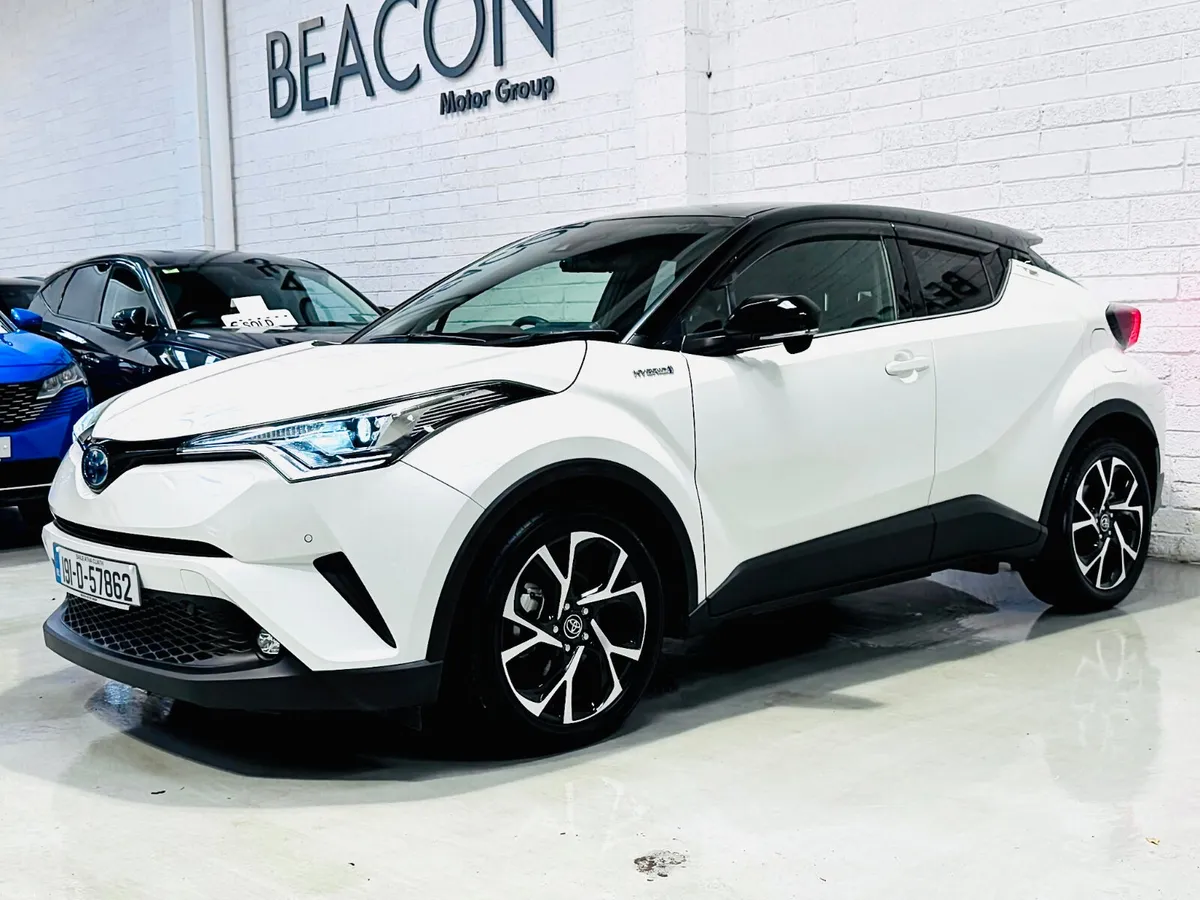 2019*31,000 MILES*HYBRID LUNA SPORT TOYOTA C-HR SE - Image 3