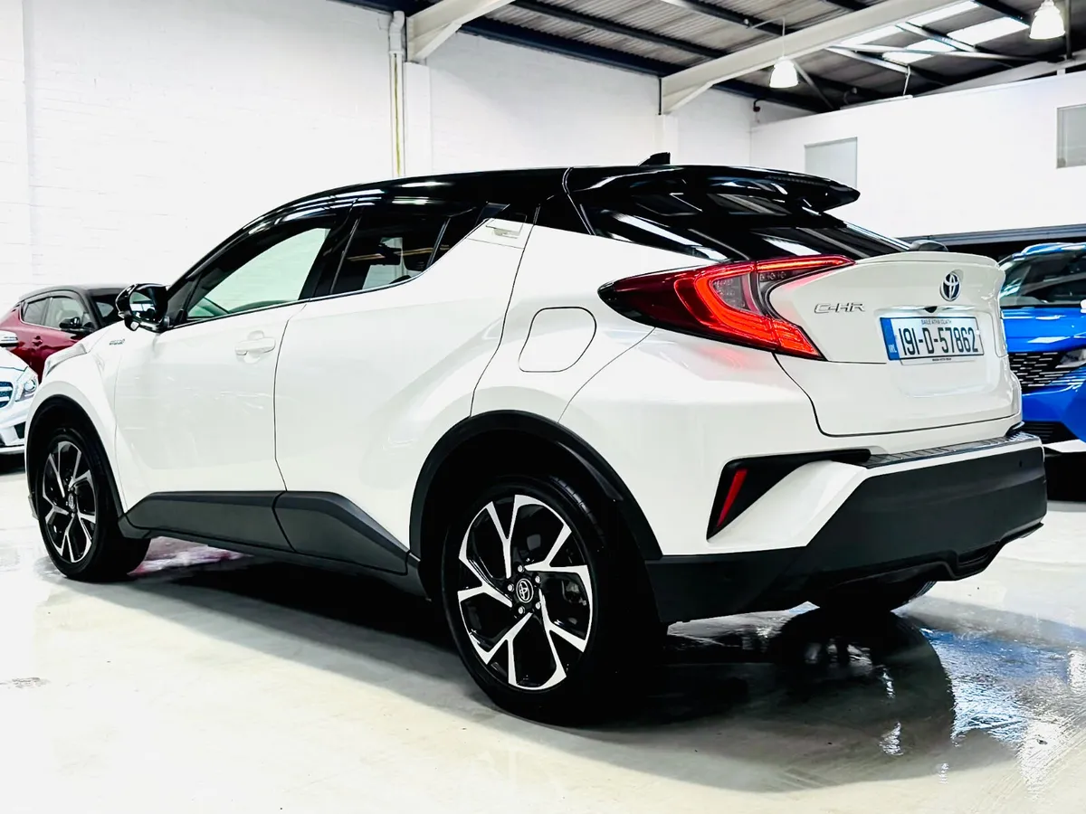2019*31,000 MILES*HYBRID LUNA SPORT TOYOTA C-HR SE - Image 6