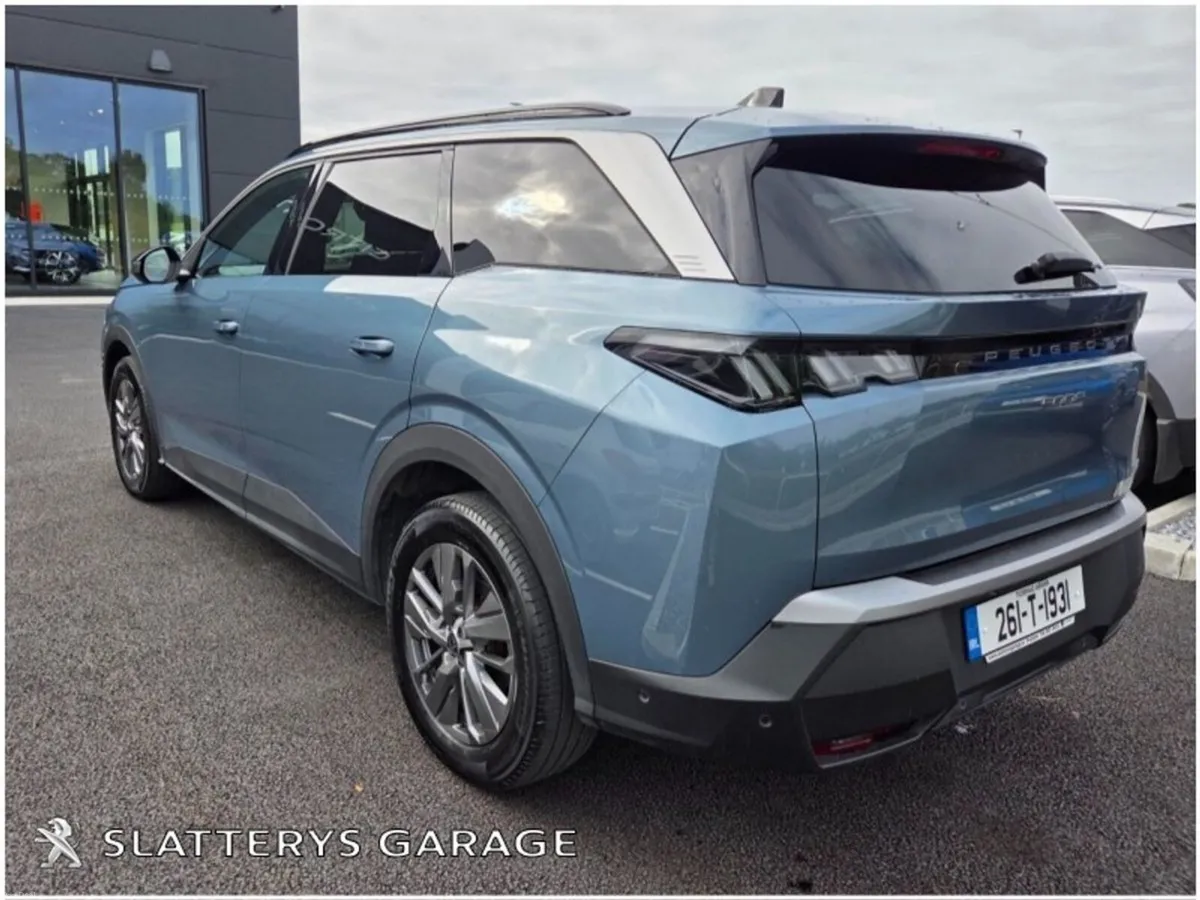Peugeot 5008 1.2 MHEV 145bhp E-DCS6 Allure - Image 4