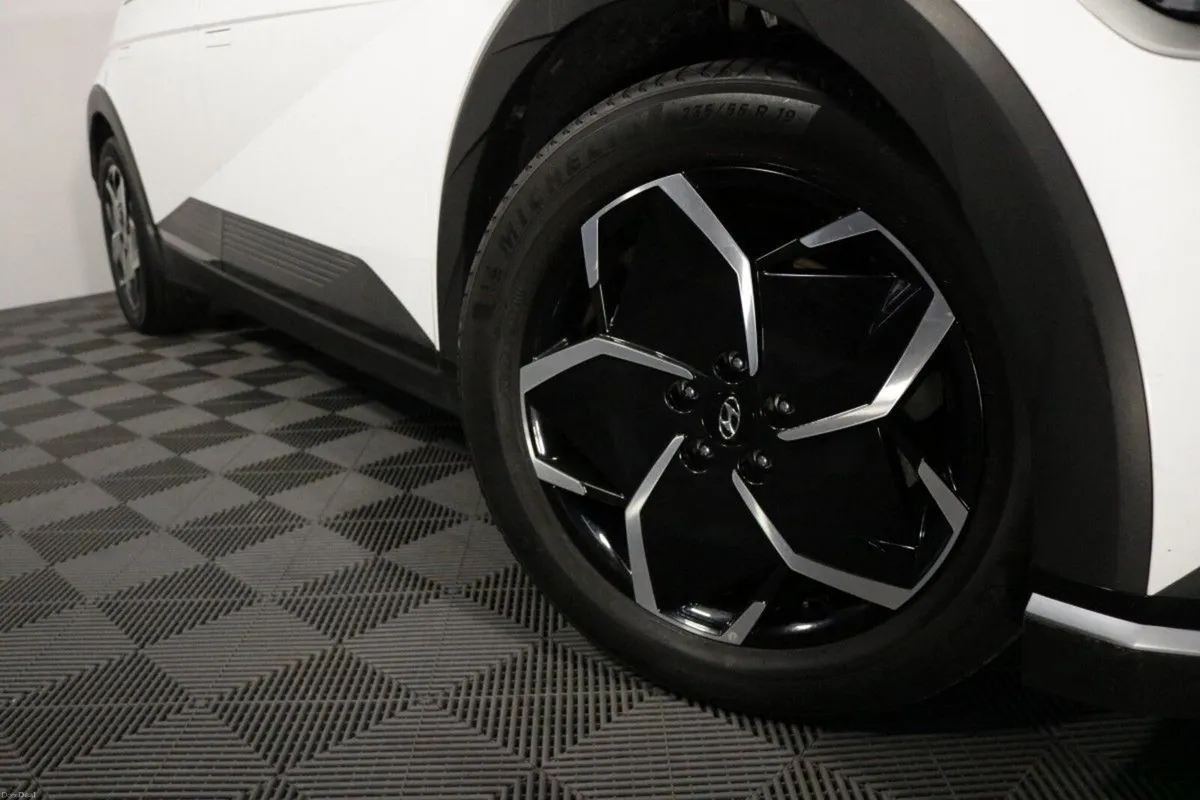 Hyundai IONIQ 5 Executive Plus 77KwH ev - Image 4