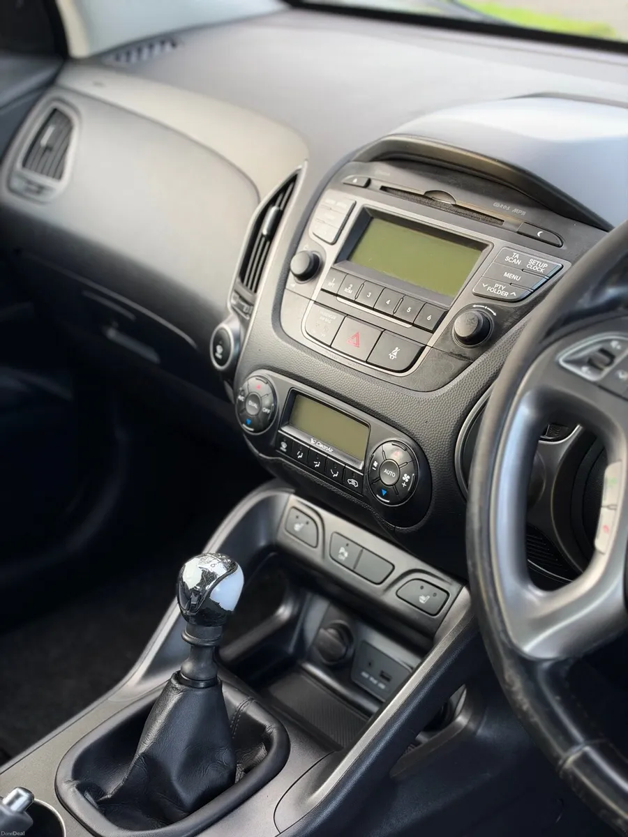 132 Hyundai ix35 SE 4WD - Image 5