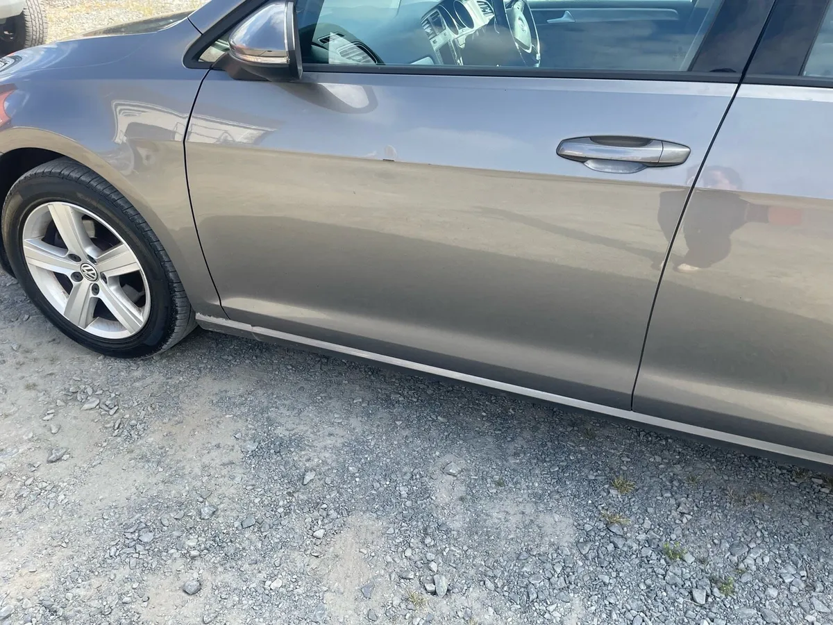 2015 Volkswagen Golf - Image 2