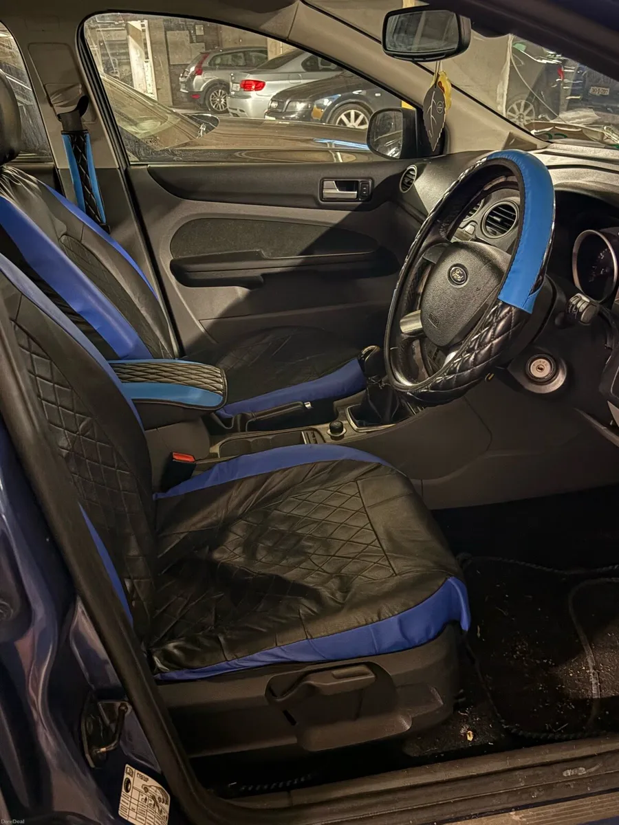 Ford Focus Ghia - Image 3