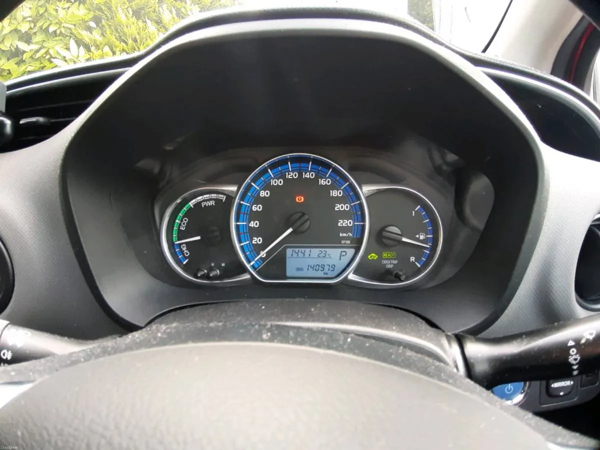 Toyota yaris hybrid for sale - Image 2
