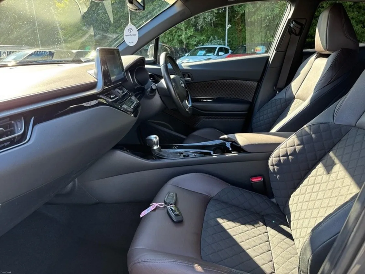 Toyota C-HR C-HR SOL HYBRID - Image 6