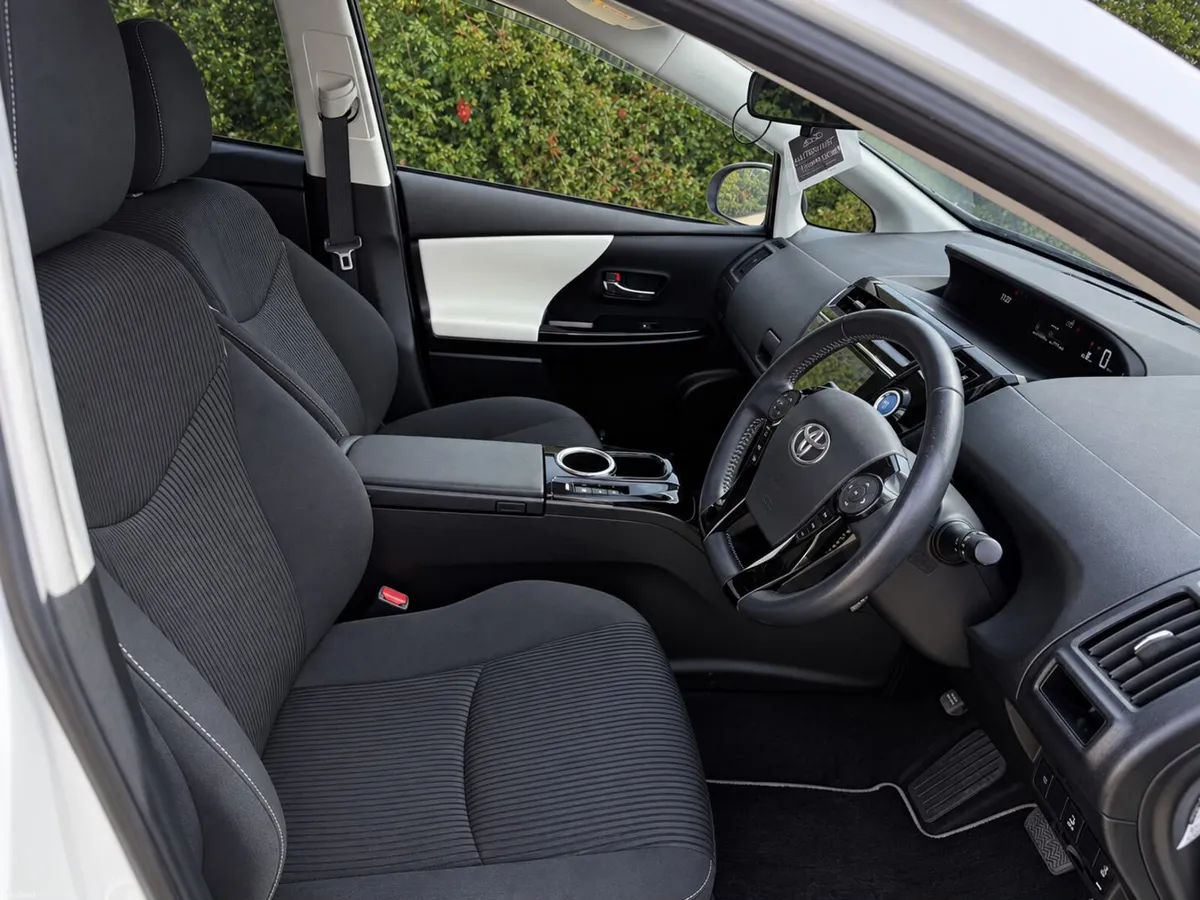 TOYOTA PRIUS ALPHA 2016 7 SEATER - Image 6