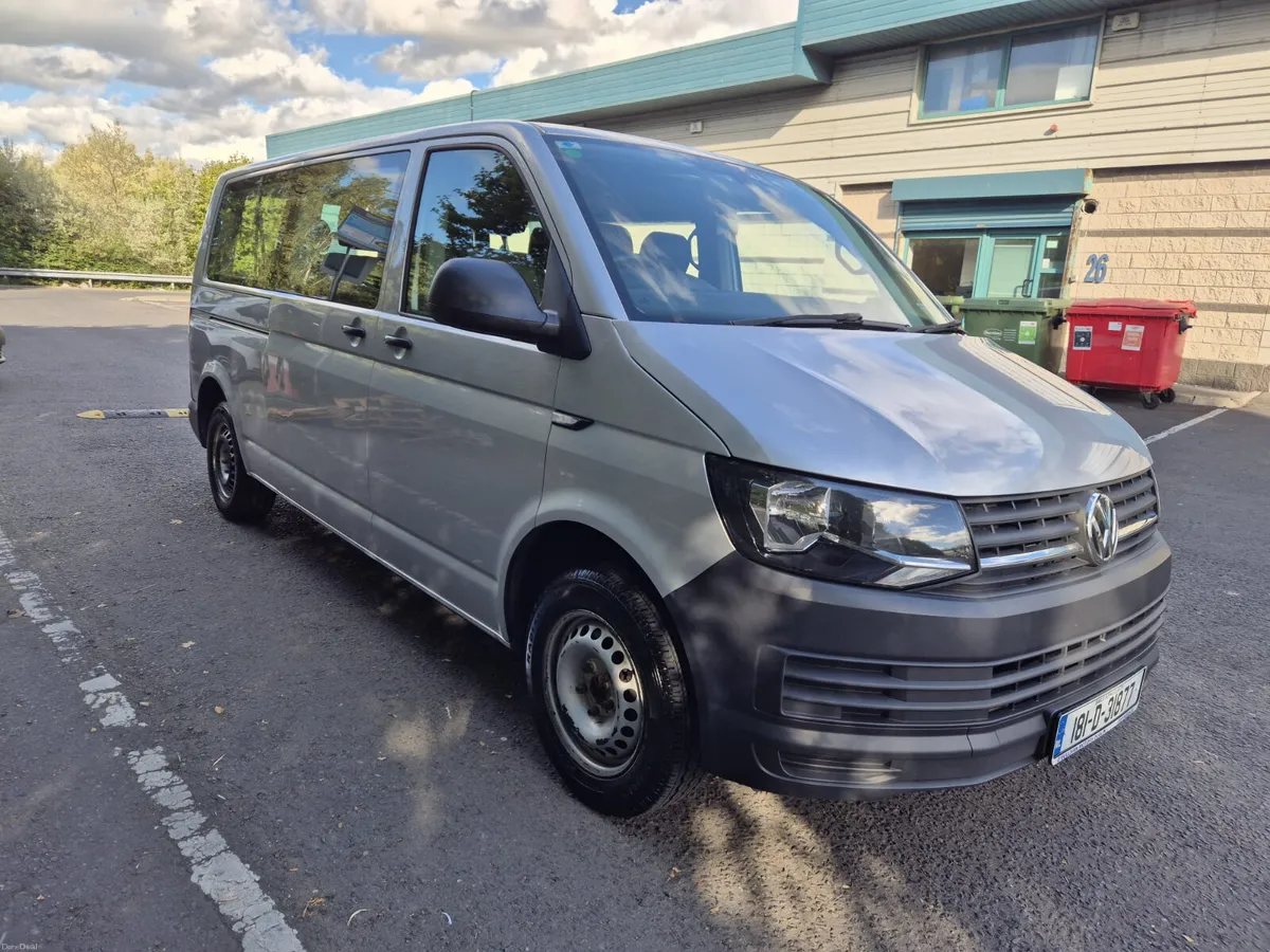 VW TRANSPORTER/2018/2.0 DIESEL/9 SEATER/AUTO - Image 3