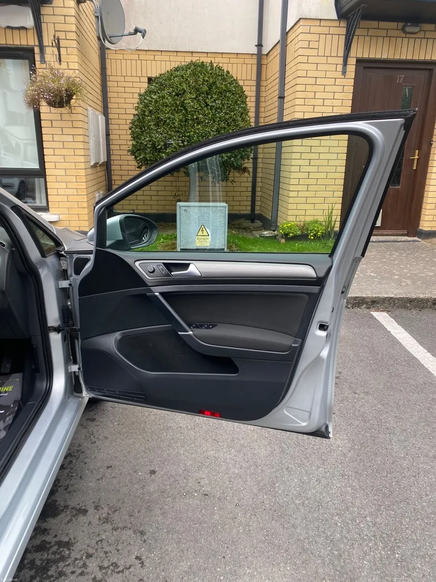 Volkswagen Golf - Image 5