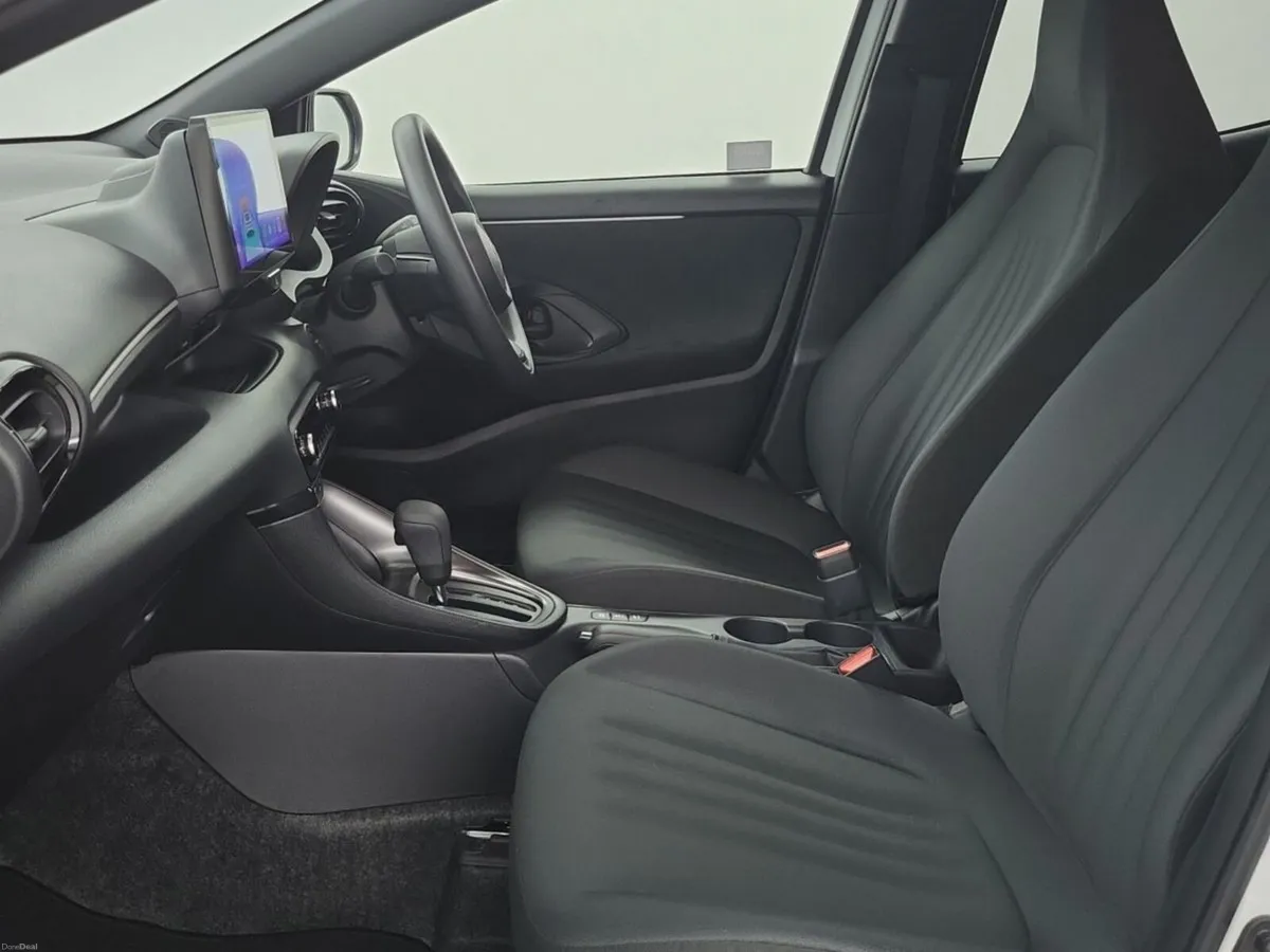 Toyota Yaris HYBRID G Edition - Image 4