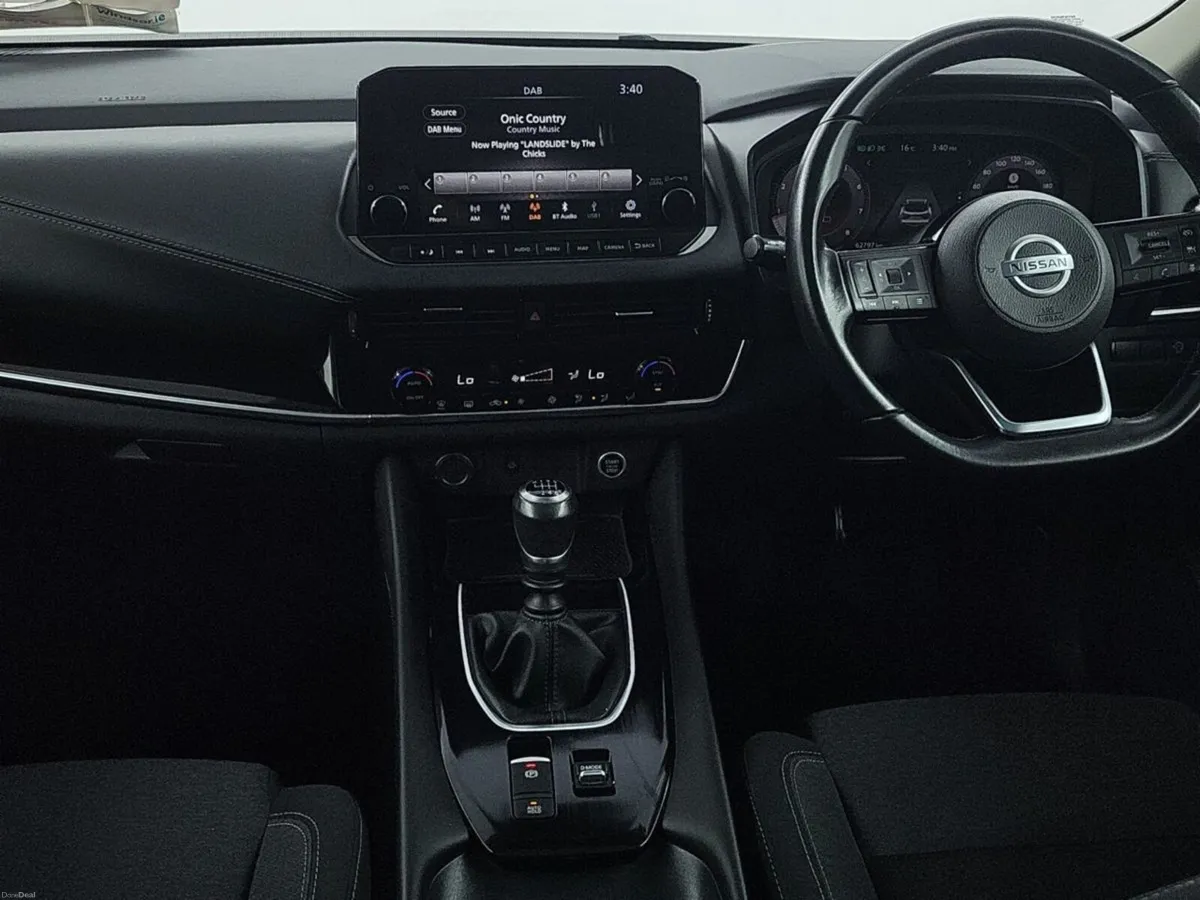 Nissan Qashqai 1.3 PET MILD HYBRID SV PREMIUM - Image 3