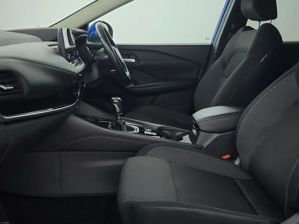Nissan Qashqai 1.3 PET MILD HYBRID SV PREMIUM - Image 4