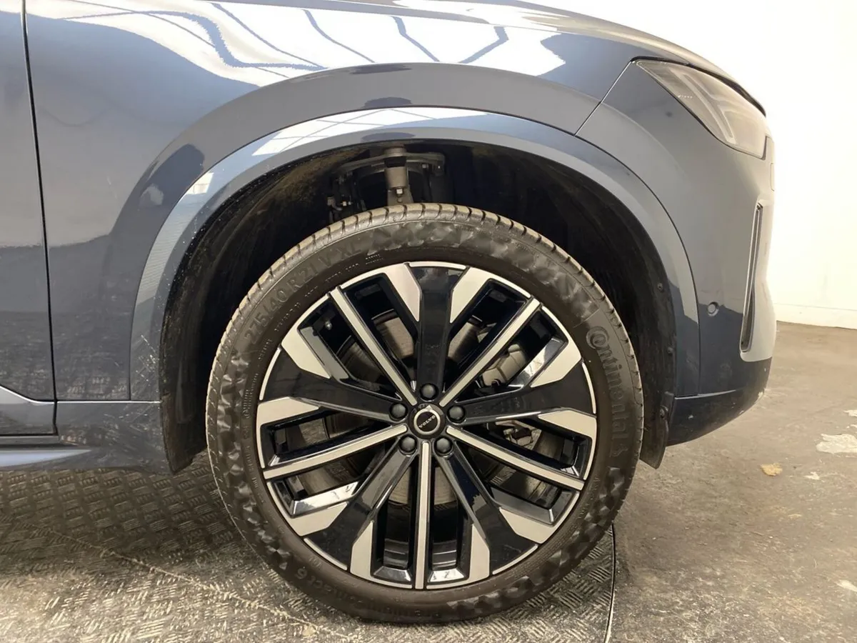 Volvo XC90 T8 PHEV AWD Plus Dark - Image 6