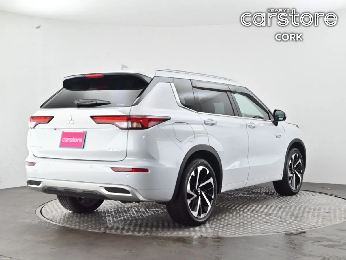 Mitsubishi Outlander PHEV 4WD * STUNNING INTERIOR - Image 5