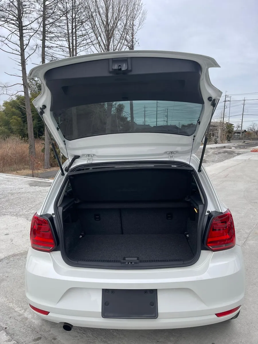Volkswagen Polo 2017 - 1.2TSI AUTO - Image 2