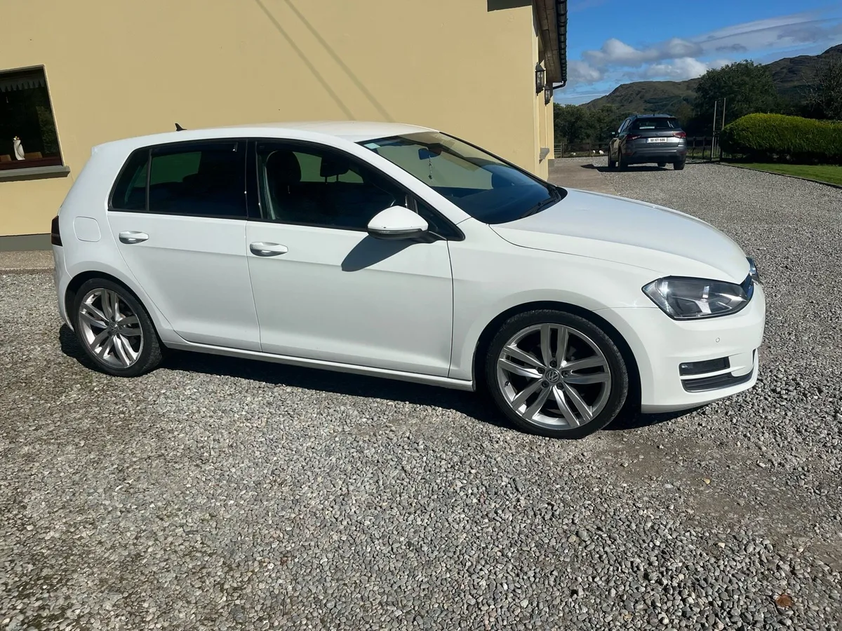 2017 Volkswagen Golf - Image 2