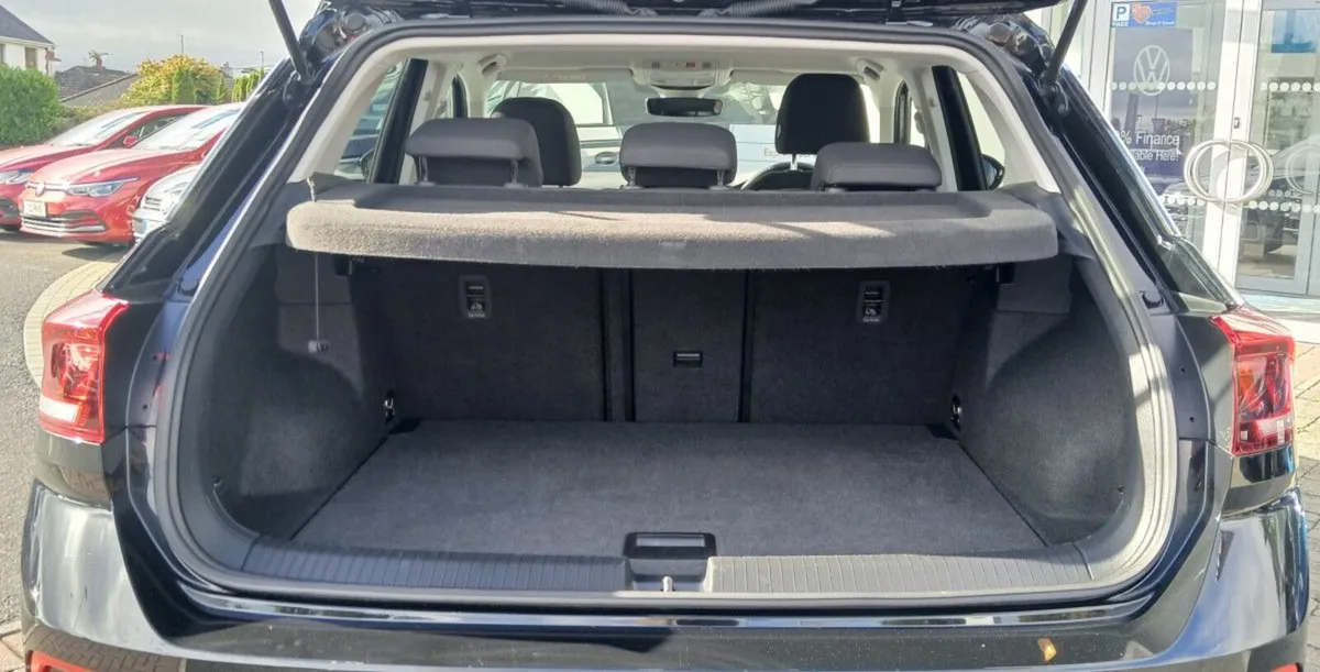 Volkswagen T-Roc EDITION 75 2.0TDI 116HP **REAR VI - Image 6
