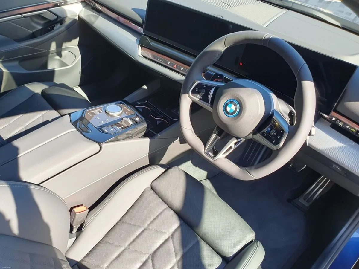BMW 5-Series 530e M Sport Saloon - Image 6