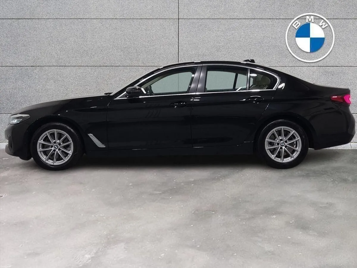 BMW 5-Series 520d SE Saloon - Image 3