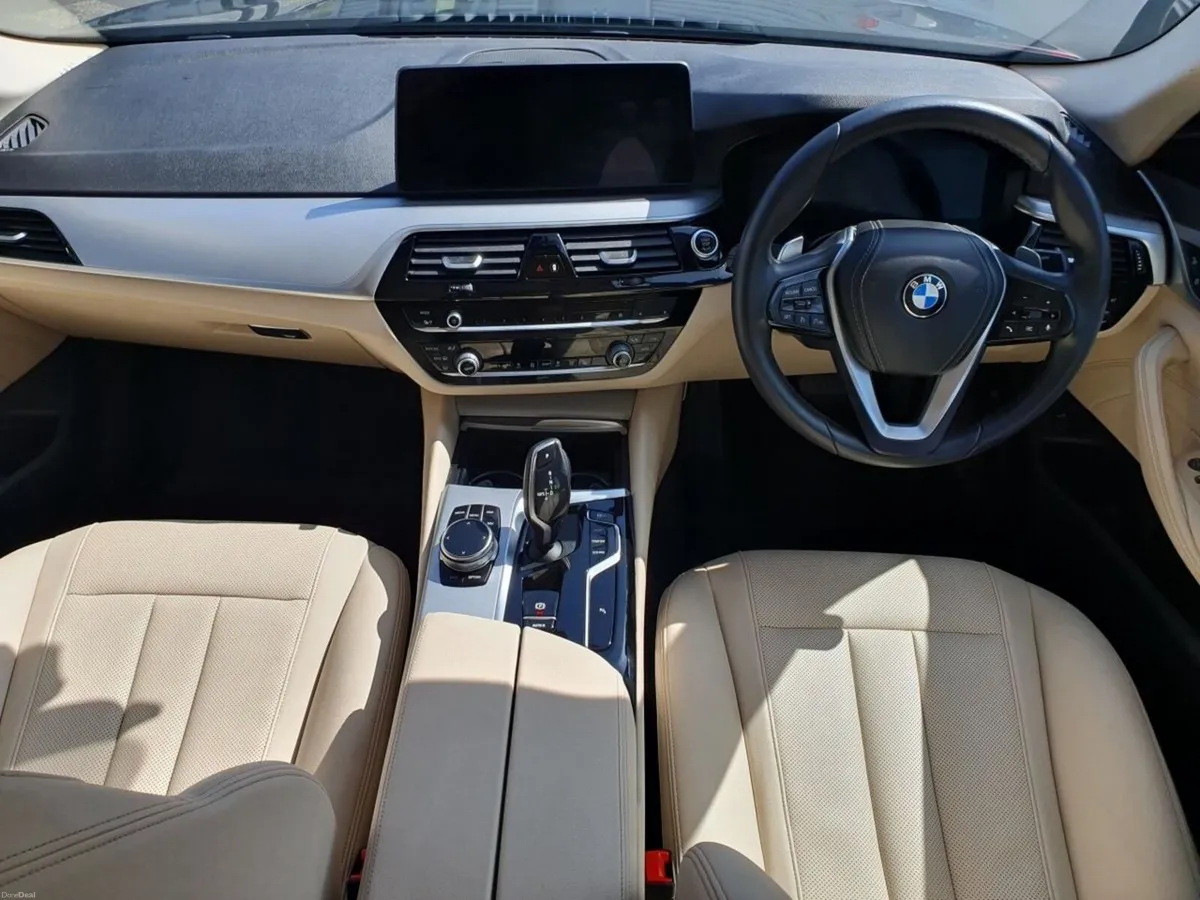 BMW 5-Series 520d SE Saloon - Image 4