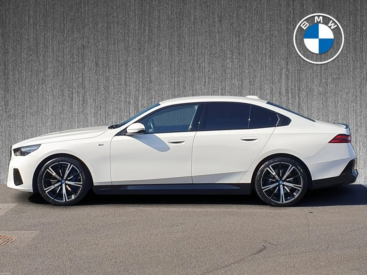 BMW i5 eDrive40 M Sport Pro Saloon - Image 3