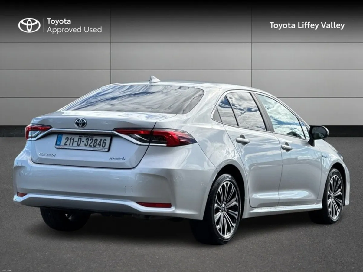 Toyota Corolla COROLLA HYBRID LUNA SPORT SALOON - Image 2