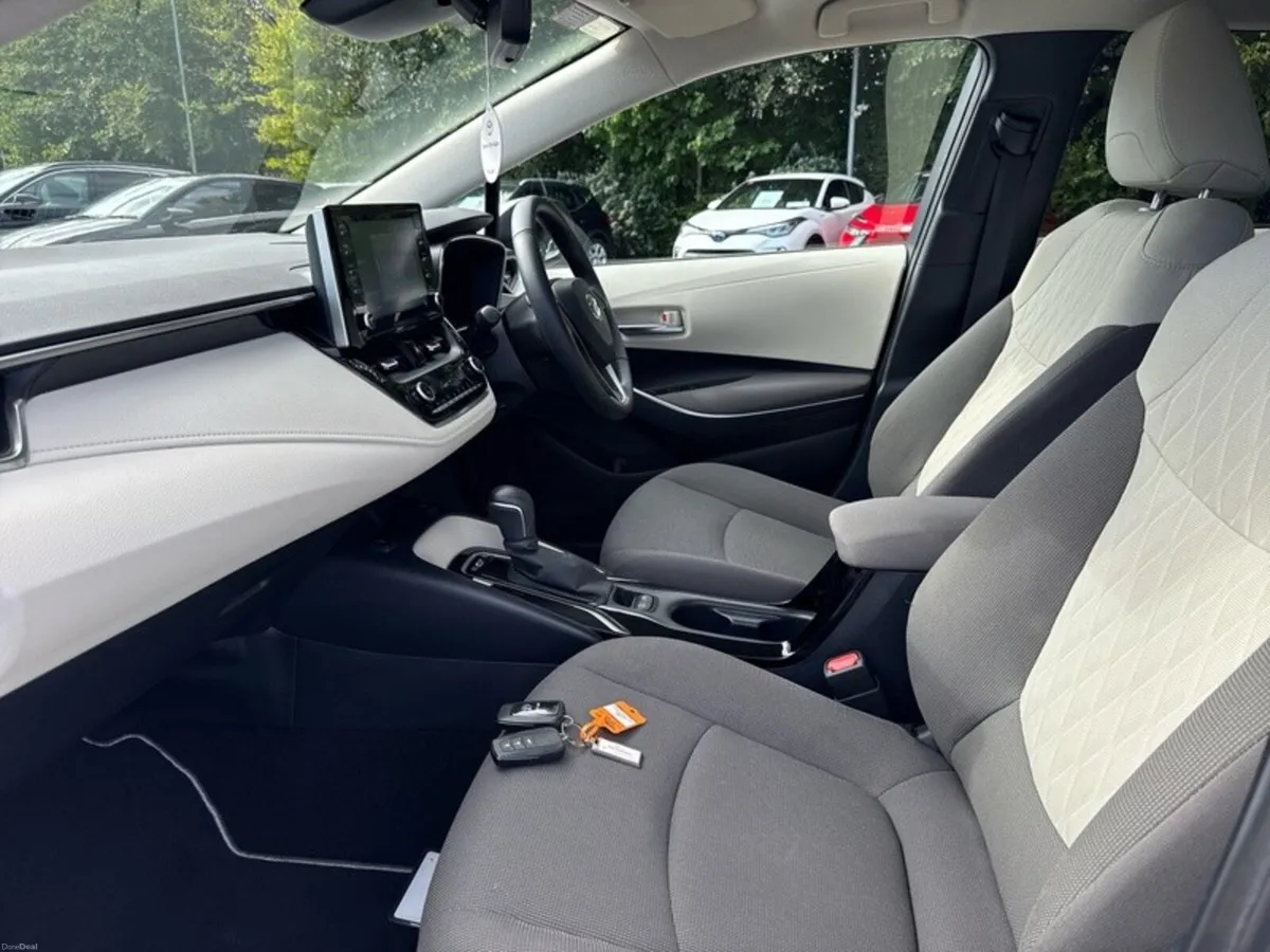 Toyota Corolla COROLLA HYBRID LUNA SPORT SALOON - Image 6