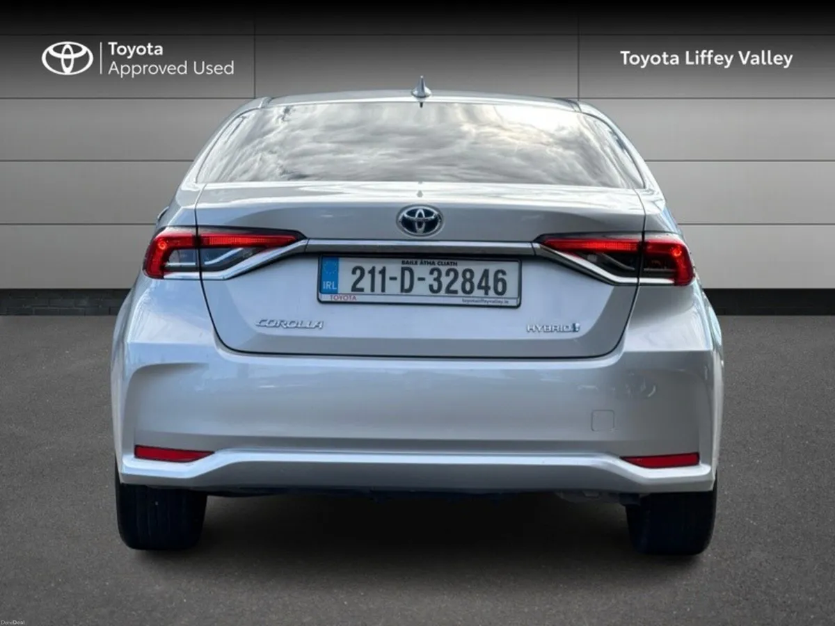 Toyota Corolla COROLLA HYBRID LUNA SPORT SALOON - Image 4