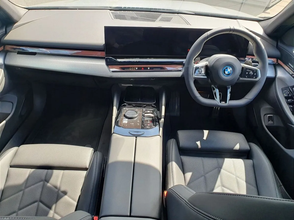 BMW 5-Series 530e M Sport Saloon - Image 4