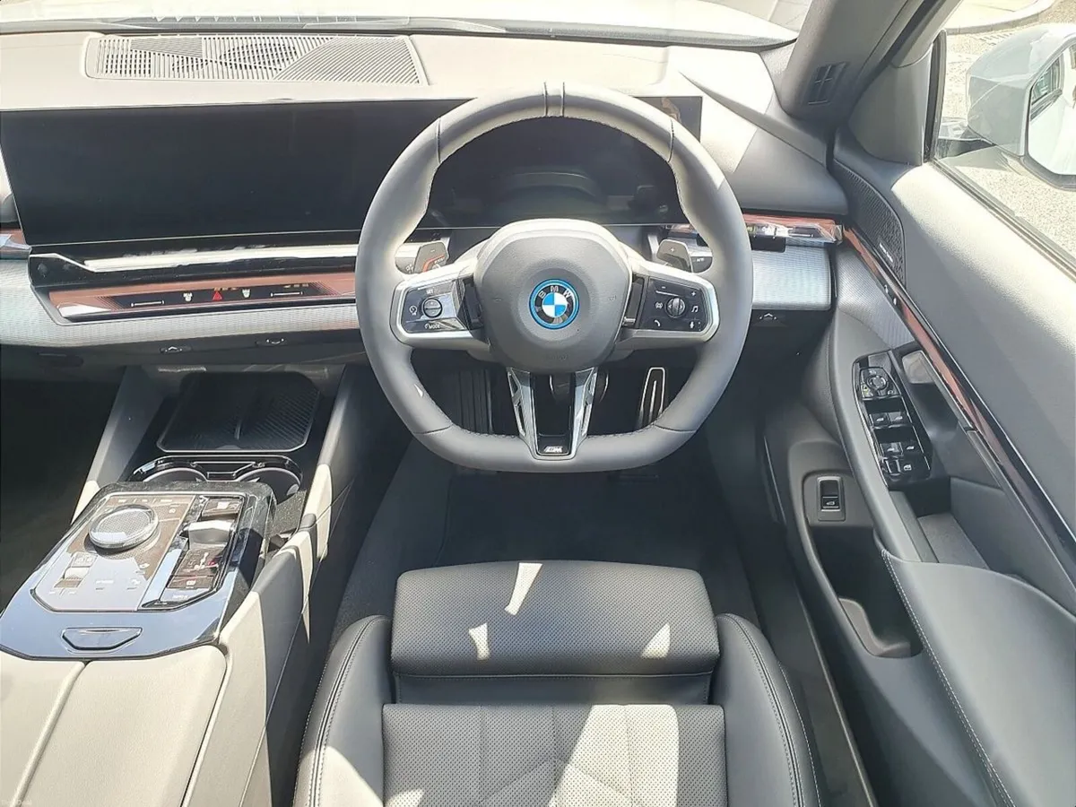 BMW 5-Series 530e M Sport Saloon - Image 5