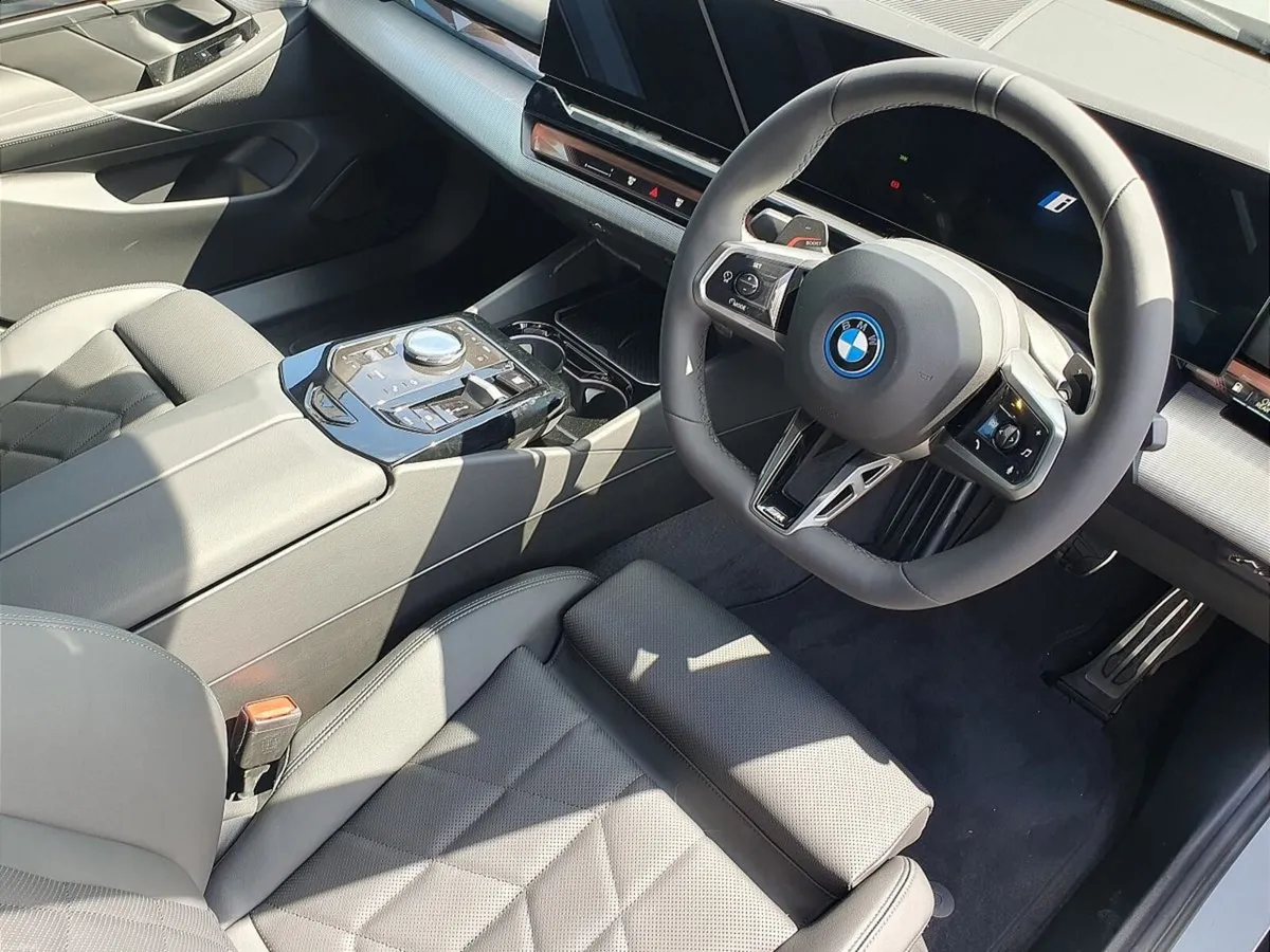BMW 5-Series 530e M Sport Saloon - Image 6