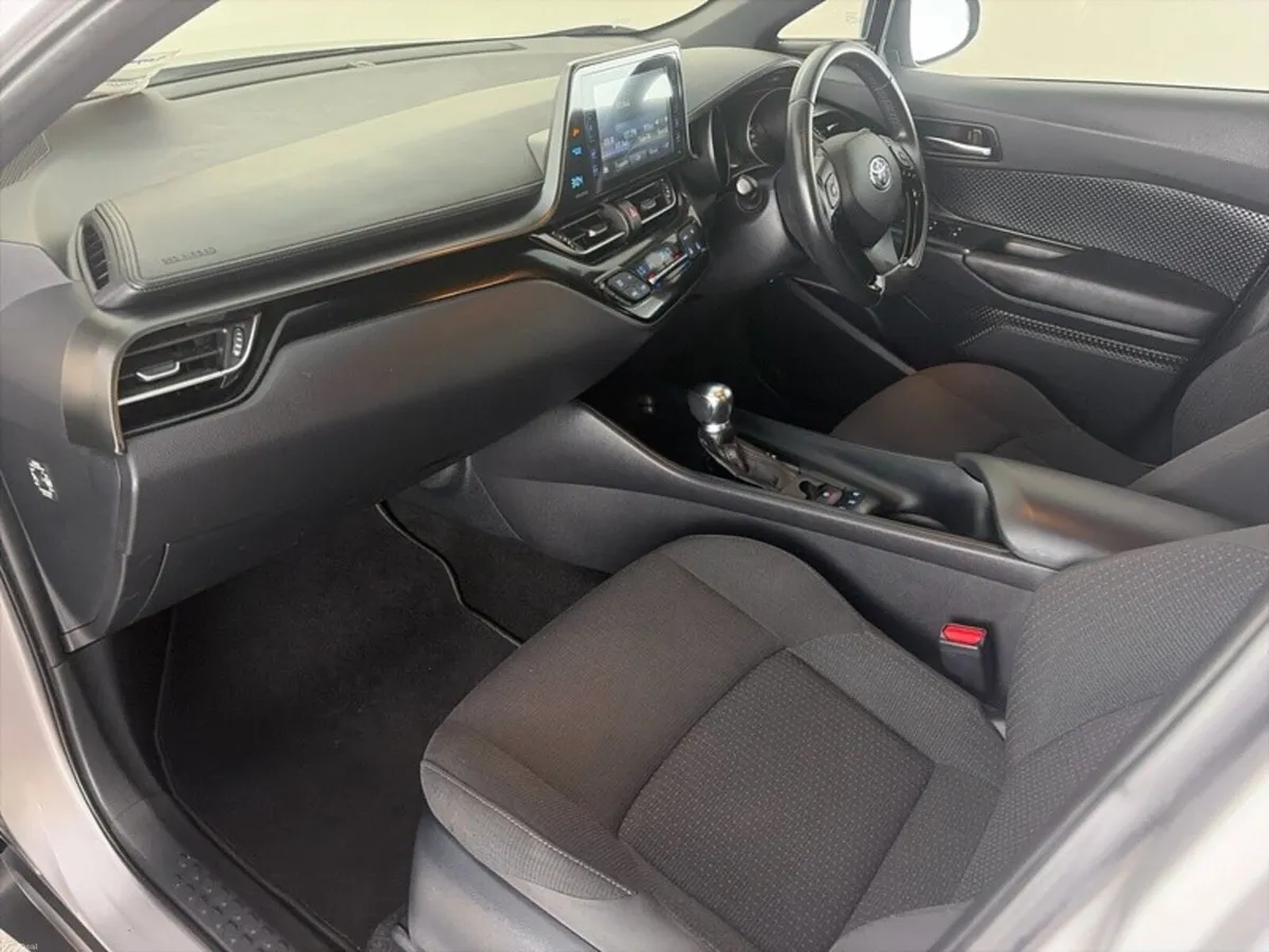 Toyota C-HR HYBRID LUNA - Image 6
