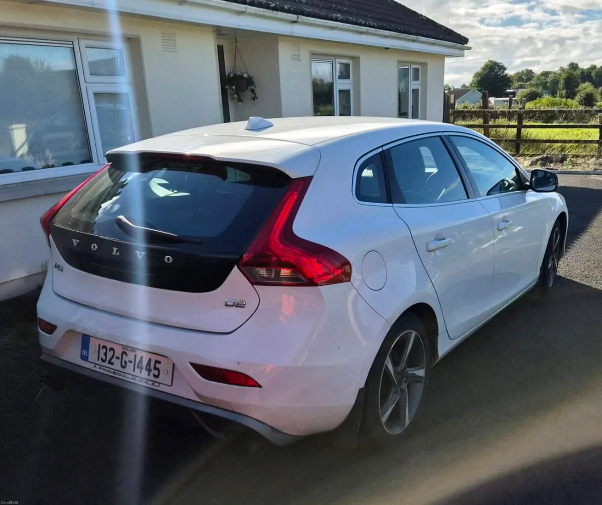 Volvo v40 - Image 6