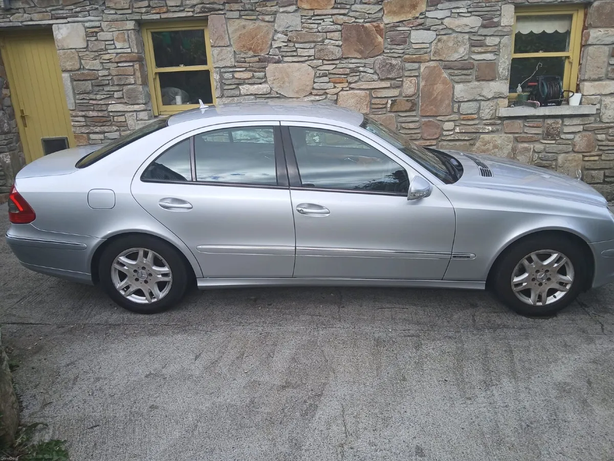 Mercedes-Benz E-Class 2007 - Image 6