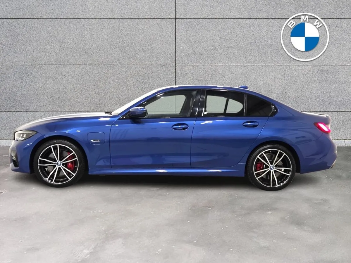 BMW 3-Series 330e M Sport Saloon - Image 3