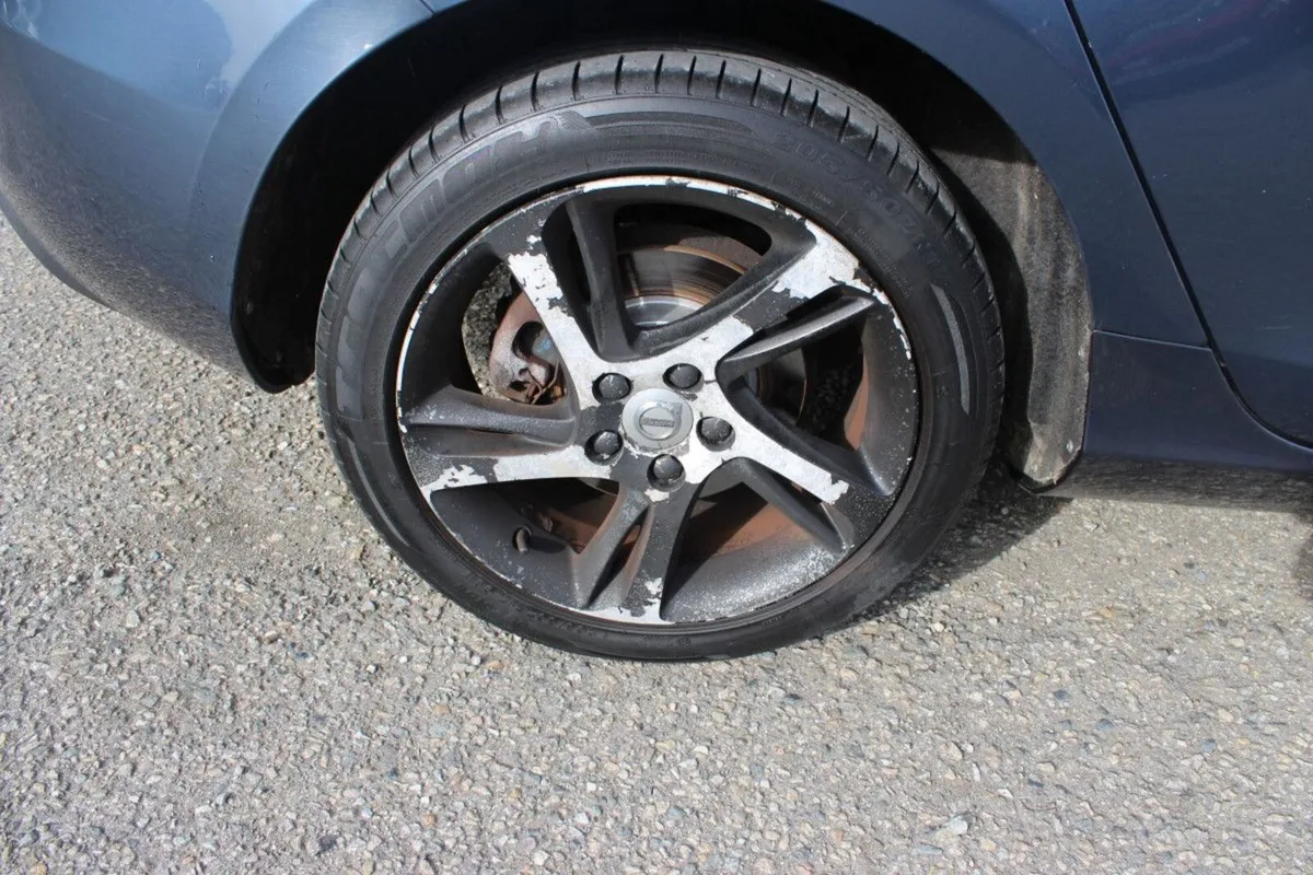 Volvo V40 D2 (120hp) Momentum Edition - TENDER 4 - Image 4