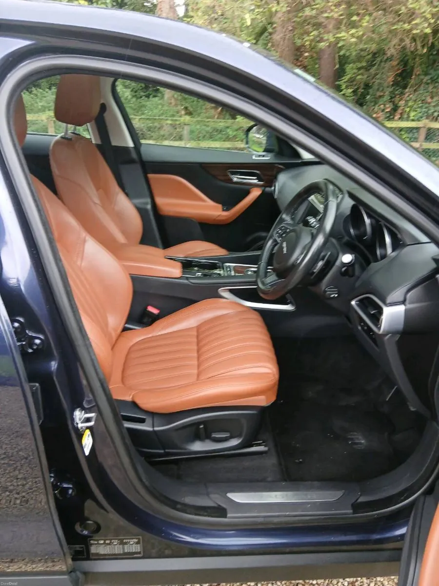 Superb F-Pace 2.0L AWD Porpfolio.1 owner. - Image 5