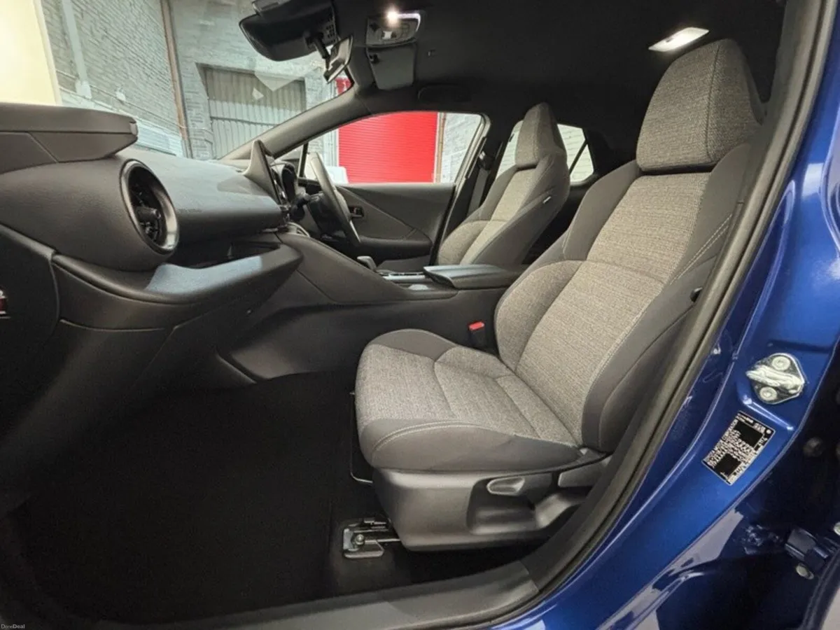 Toyota C-HR Hybrid Sport - Image 6