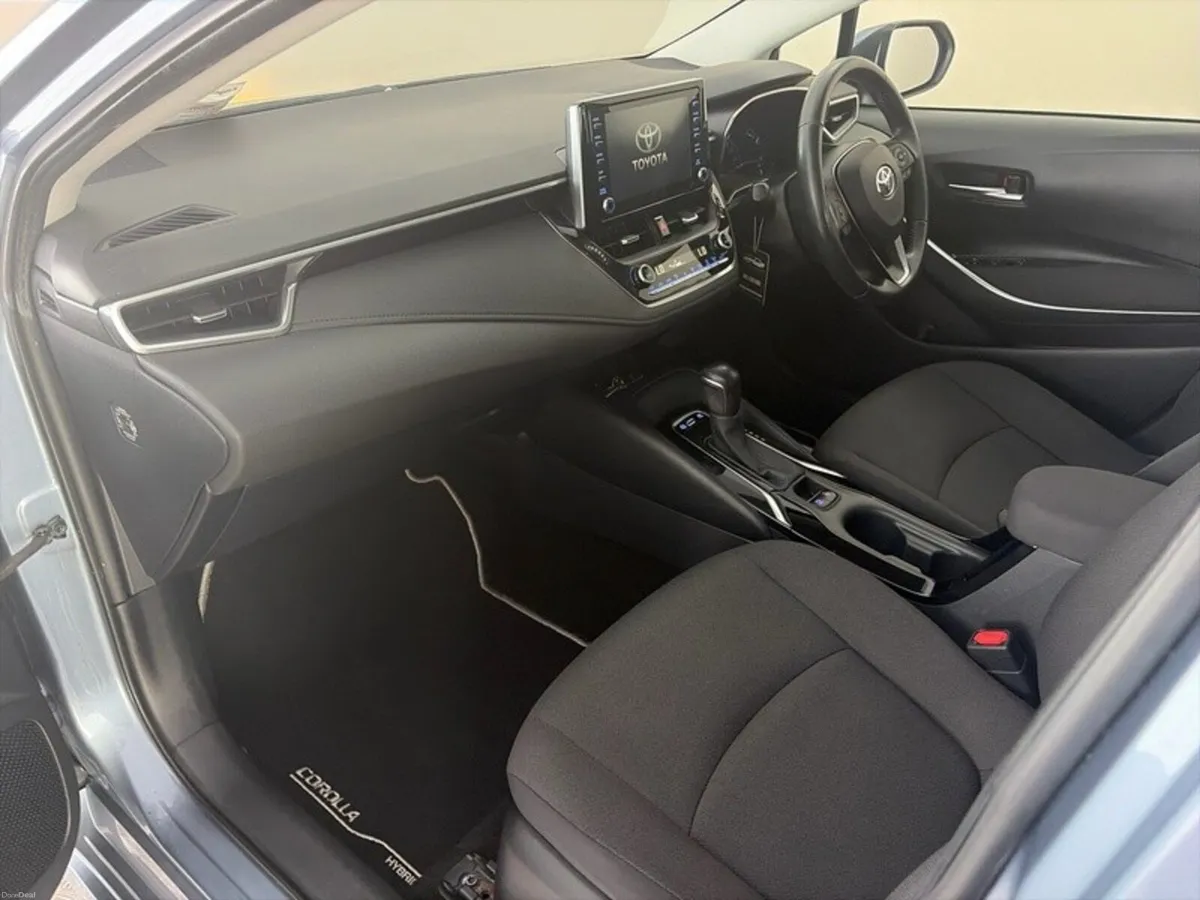 Toyota Corolla HYBRID LUNA SAL - Image 6