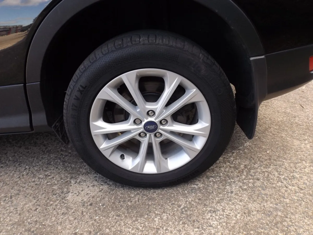 Ford Kuga TITANIUM 1.5 TDCI 120PS F FWD 4DR - Image 4