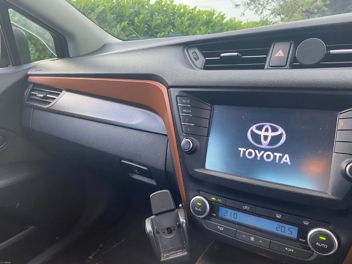 Toyota Avensis 2017 - Image 4