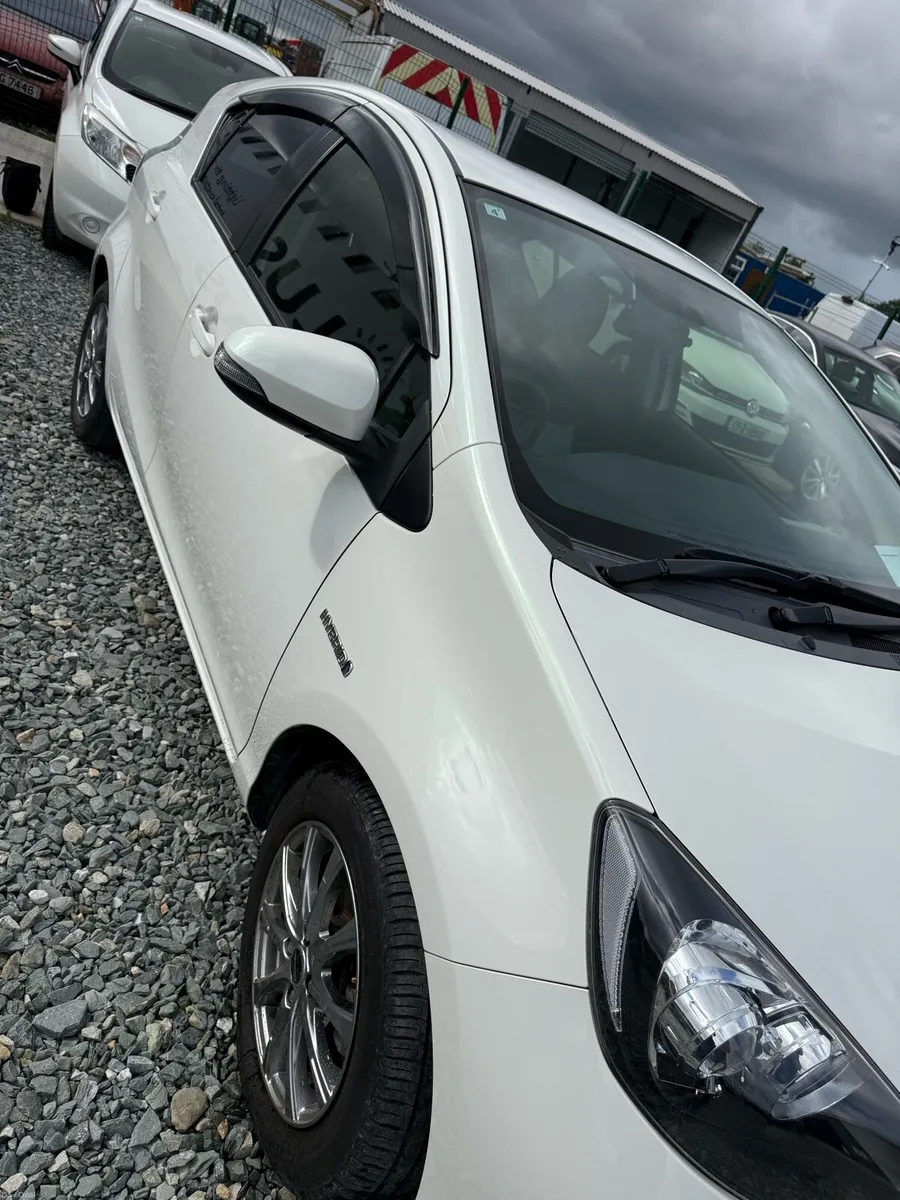 Toyota Aqua hybrid Automatic 2015 - Image 2