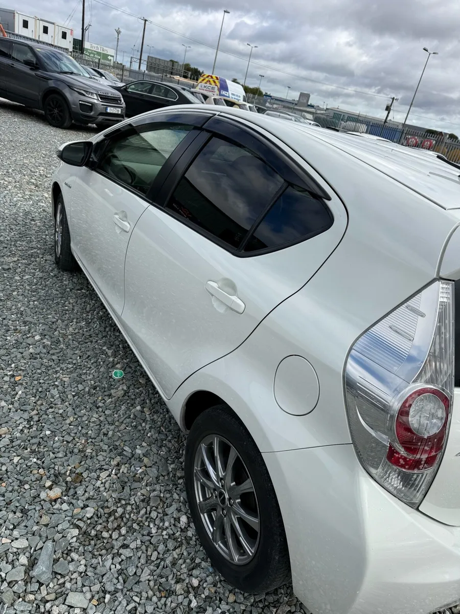 Toyota Aqua hybrid Automatic 2015 - Image 4