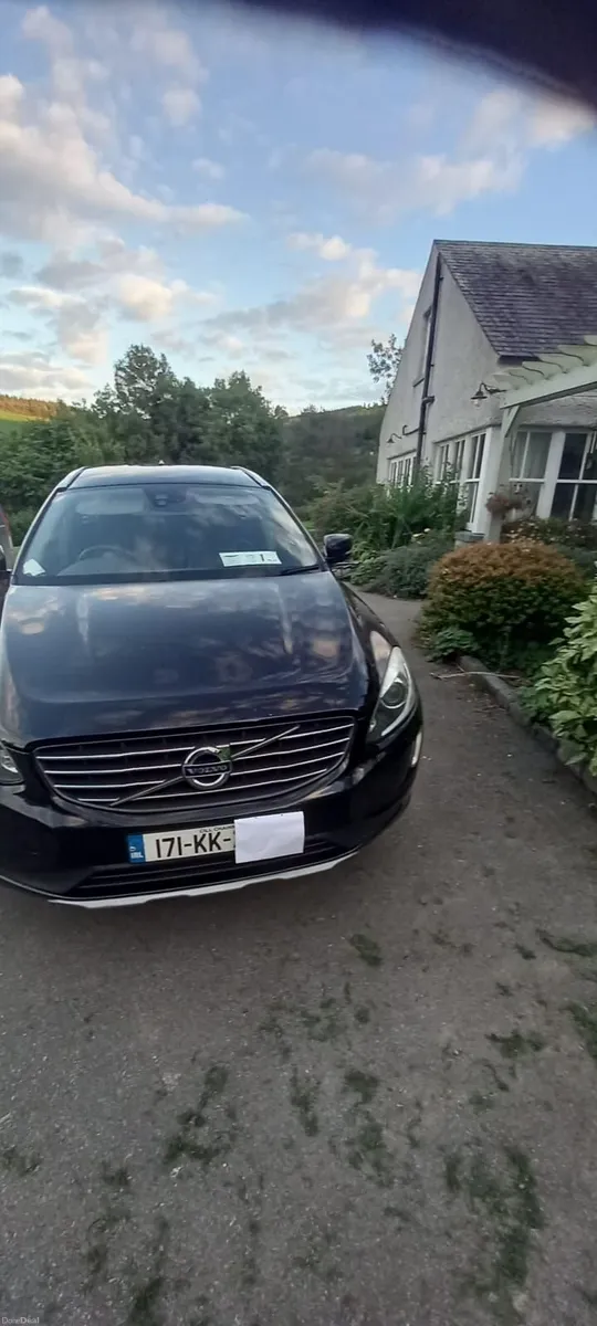 Volvo XC60 2017 - Image 2