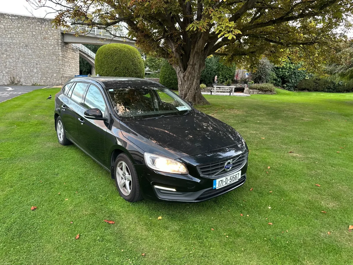 Volvo V60 2017 2 L diesel - Image 3
