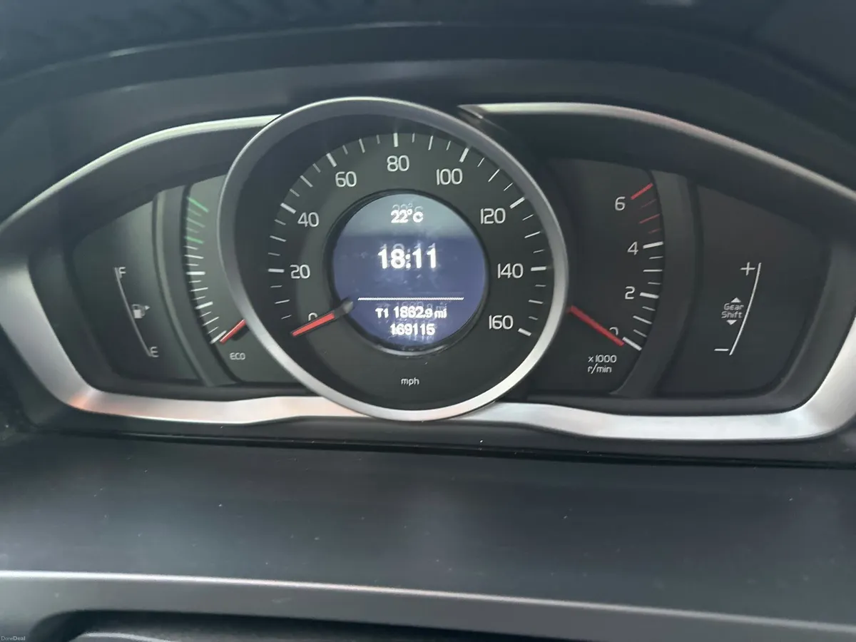 Volvo V60 2017 2 L diesel - Image 5
