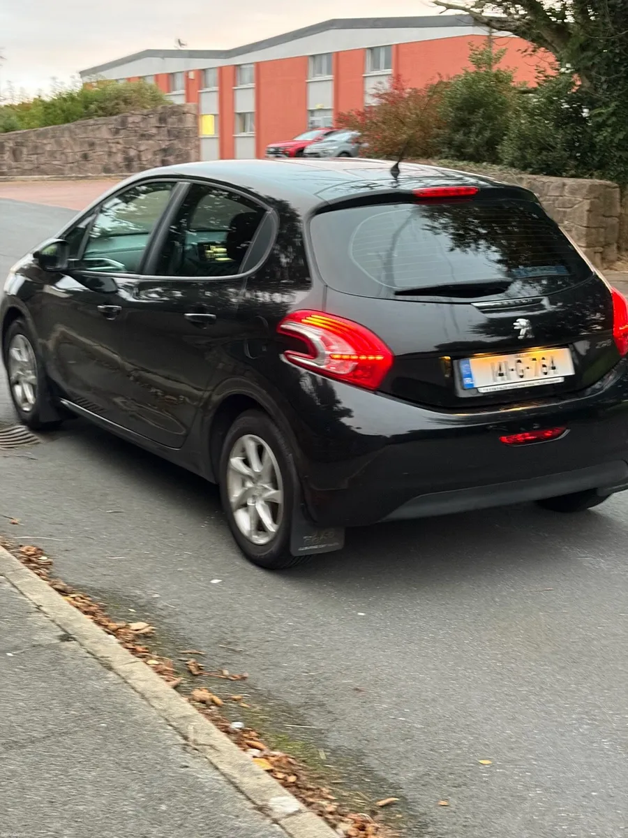 Peugeot 208 - Image 4