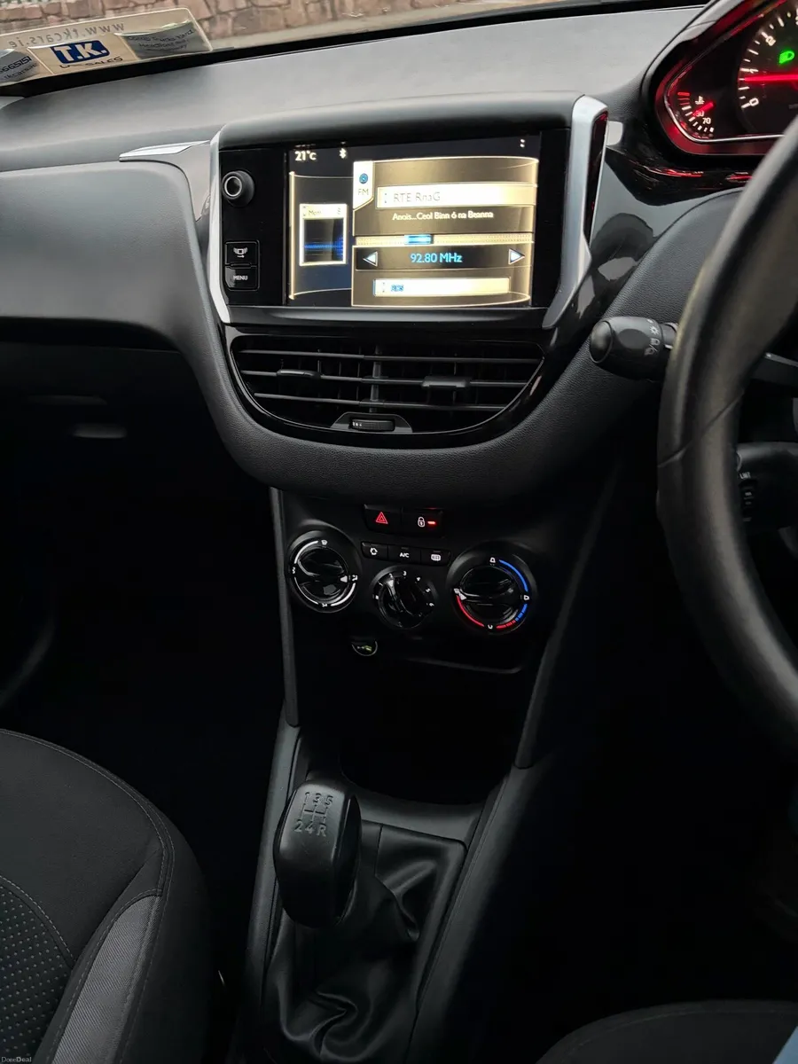 Peugeot 208 - Image 6