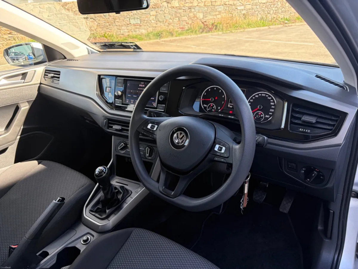 Volkswagen Polo LE 1.0 MANUAL 5SPEED 65HP 5DR - Image 6