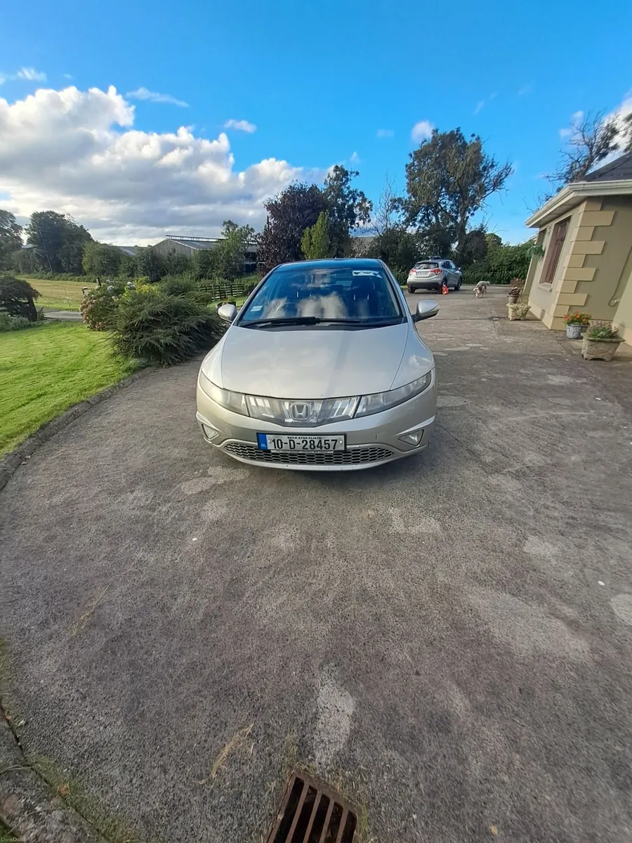 Honda Civic 2010 low miles - Image 6