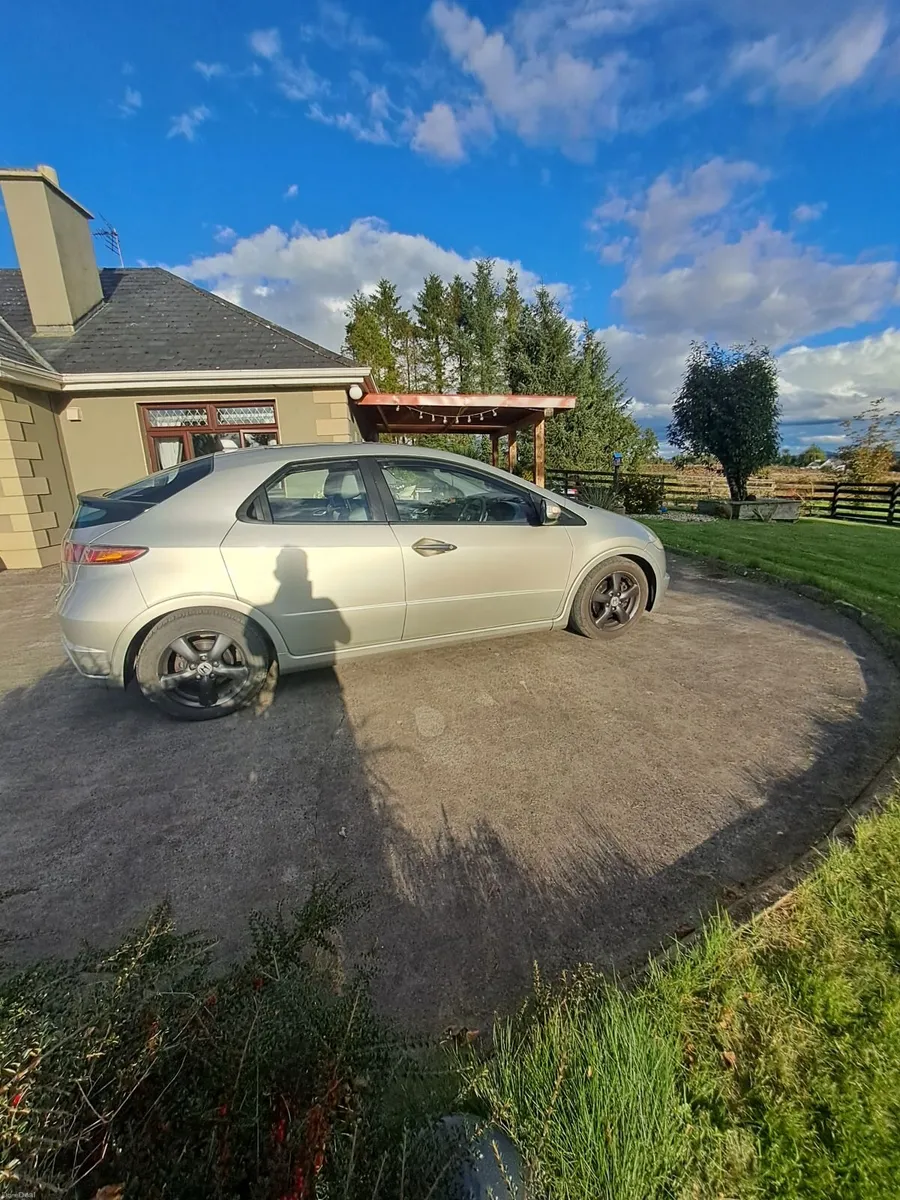 Honda Civic 2010 low miles - Image 4